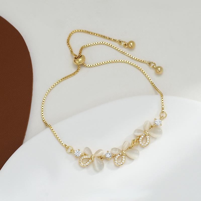 Adjustable Pull-out Bracelet Cat's Eye Stone Petal Stylish Women's Chain Bangle Perfect Gift for 2026 Summer Accessories