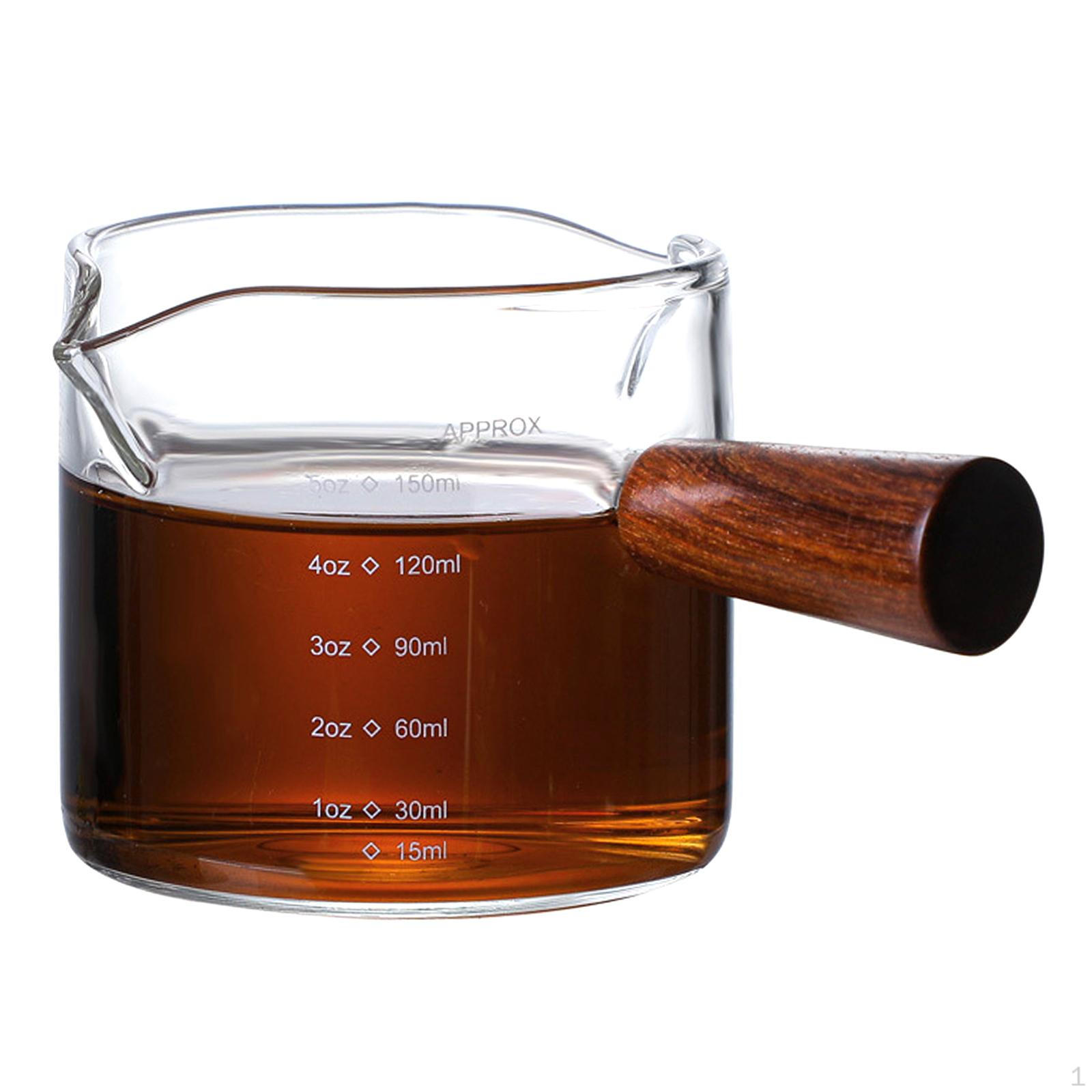 

Мерный стакан с деревянными мензурками для выпечки на кухне Style A