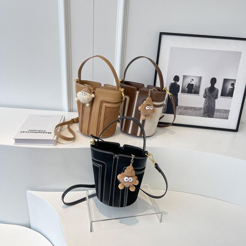 Autumn and Winter New Vintage Bucket Bag Niche Design Handbag Women's Versatile Commuter Large Crossbody Bags for Women