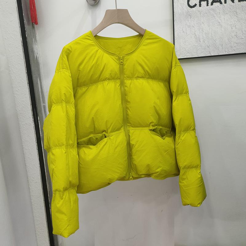 Round neck thickened down jacket women's short model, new casual style loose and thin fashion warm white duck down jacket
