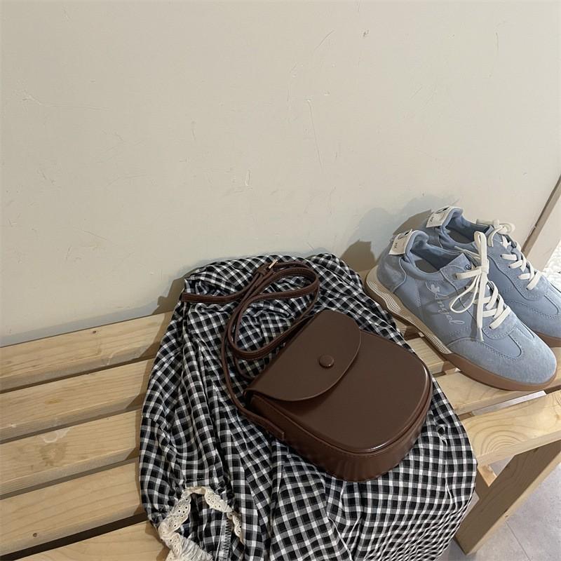

Candy Bag Women Korean Retro Fashionable New Red Cross-body Design Saddle коричневий