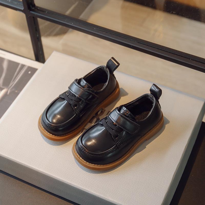 Chaussures en cuir peluche pour enfants 2024 Hiver Nouveau Style Coréen Petites Filles Enfants Mode Chaussures en Coton Couleur Unie Garçons Chaussures Simples