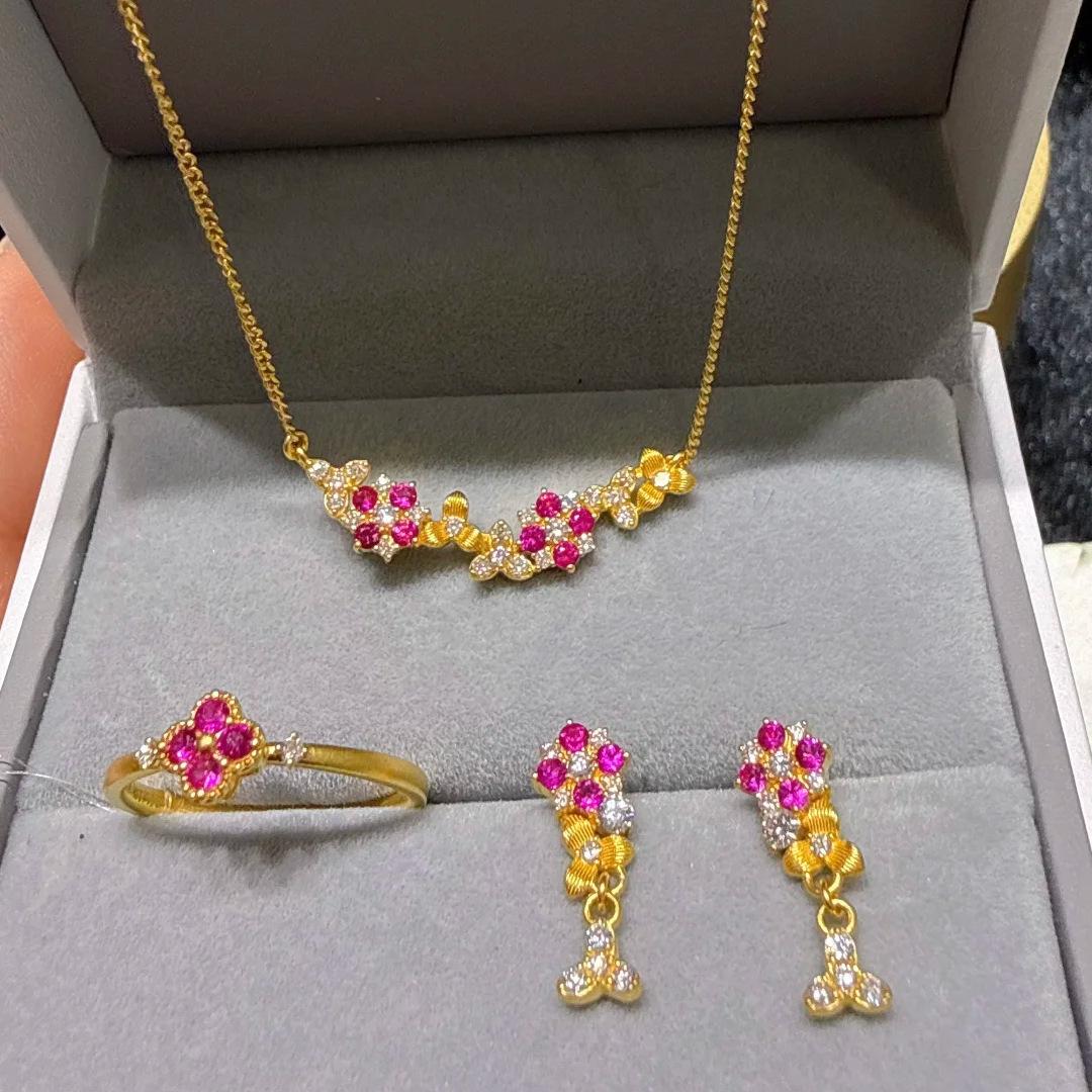 

2026 French Light Luxury Celebrity Wind Brushed Diamond Flower Pendant Necklace Red Corundum Four-leaf Clover Ring Colorful Treasure Stud Earrings 45CM