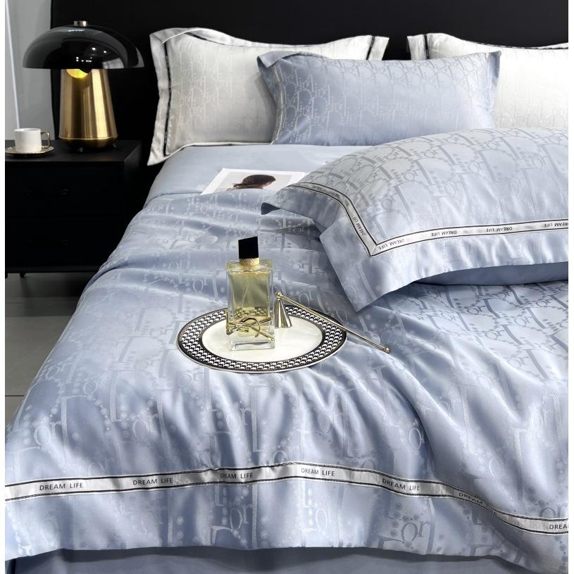 Machine washable silk quilts in summer, thin blankets with double-sided ice silk air conditioning blankets