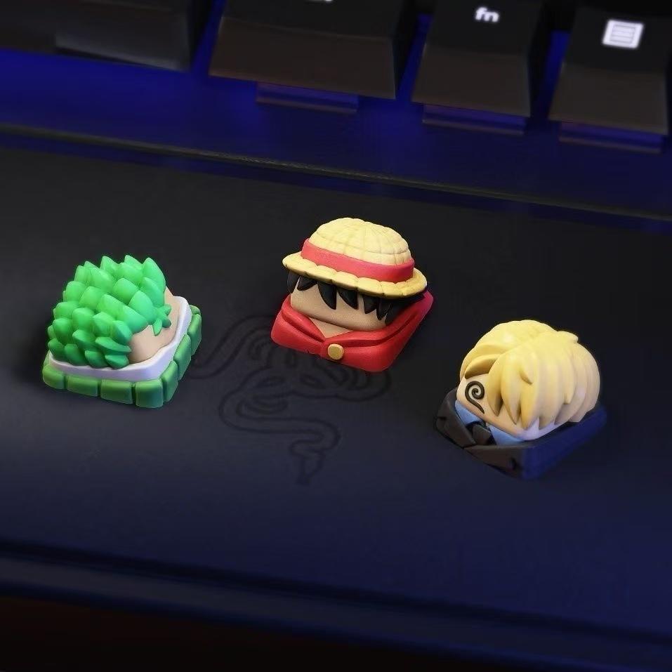 One Piece Animefigur Luffy Sanji Zoro DIY Tangentlock Söt Tecknad Kors Mekaniskt Tangentbord ESC Bas Tangentlock Gåva