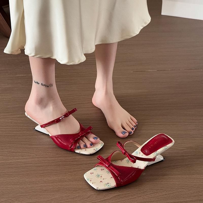 Small floral beautiful bow open-toed sandals women's summer out 2025 new ethnic style foreign style square head cool slippers