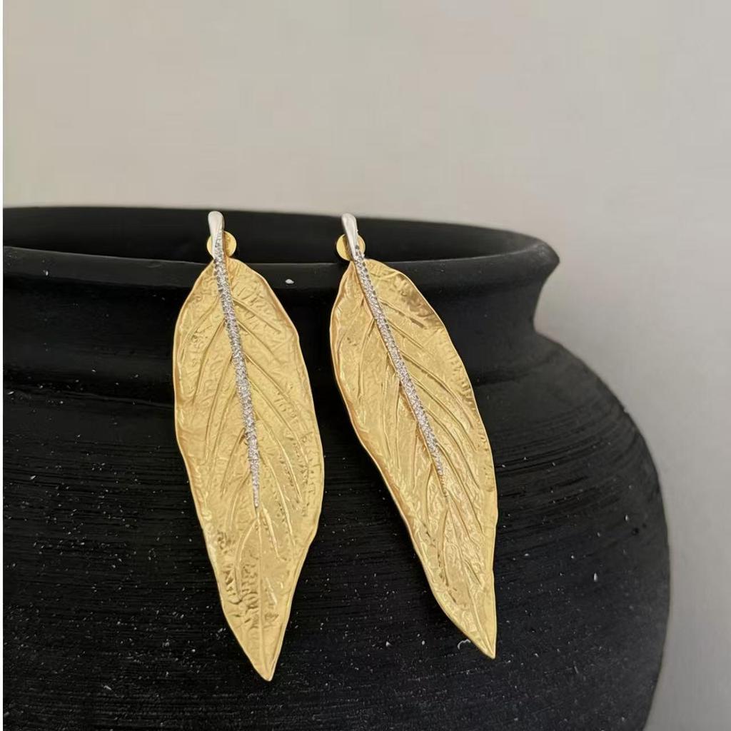 Laurel Leaf Dangle Earrings - Simple, Stylish, Light Luxury Fashion Accessory