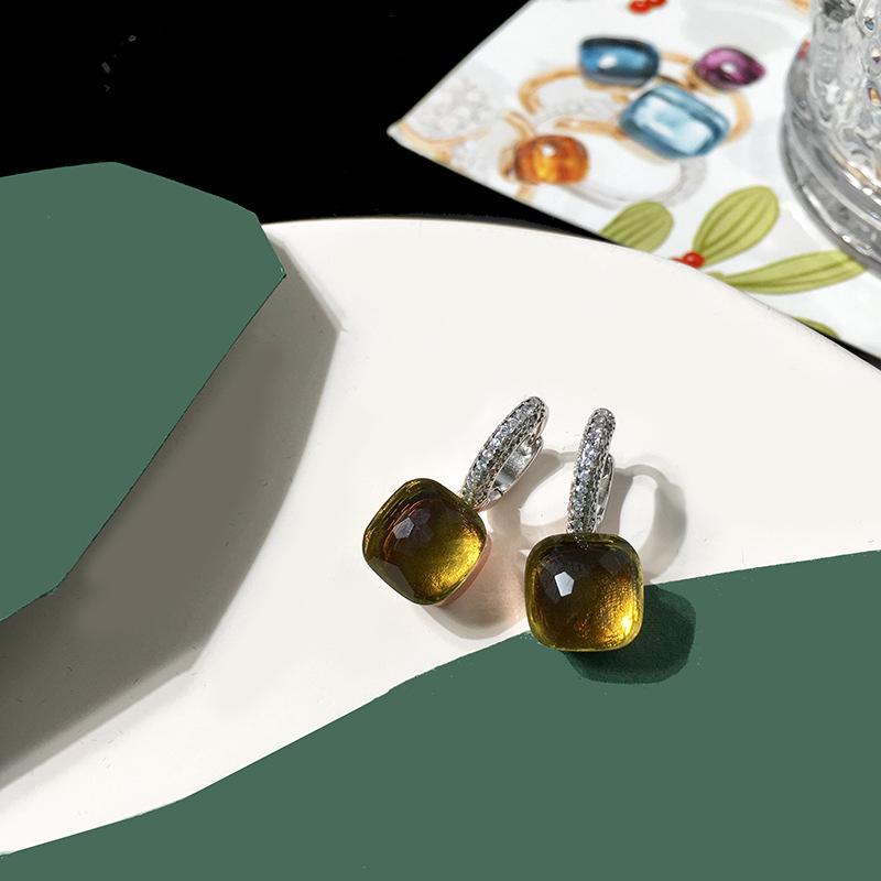 Náušnice puzetky z křišťálu a stříbra S925 ve stylu celebrit – Houbová hlavička s kamenem čtvercového tvaru v barvě bonbónu, zdobená diamanty