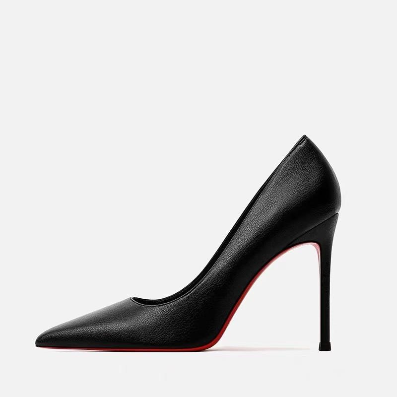 Escarpins à talons hauts à semelles rouges en cuir verni noir à bout pointu à décolleté léger, talons aiguilles haut de gamme sexy, chaussures simples de soirée