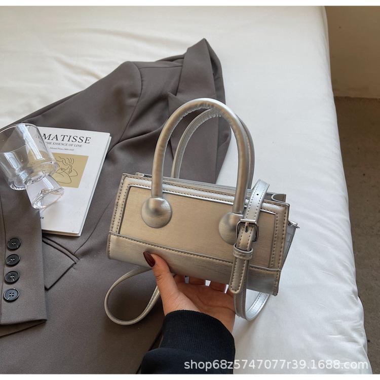 Small fresh and simple hand-held small square bag 2025 spring new Korean fashion trendy shoulder bag high-end crossbody bag