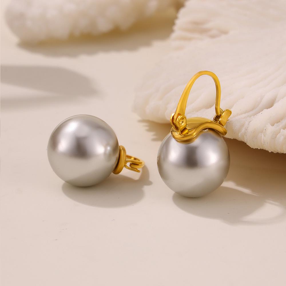 Qiong Yao Shi Jia Classic Pearl Stainless Steel Earrings: Elegant, Versatile Studs for Women