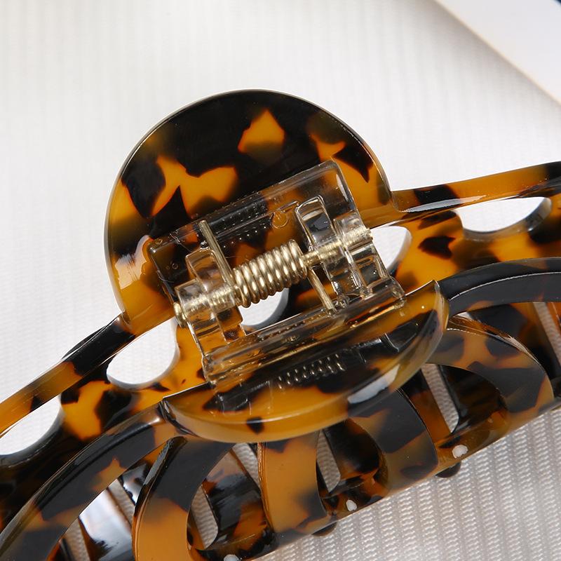 1 Stück Neue koreanische Version Essigsäure-Klammer hohle Temperament-Haarspange vielseitige Haifisch-Klammer High-End-Gefühl einfaches Haaraccessoire