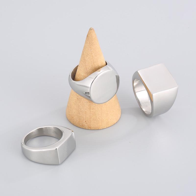 Geometrischer runder Titanstahlring mit graviertem Logo - Polierter Edelstahl für Männer & Frauen, Kalter Stil