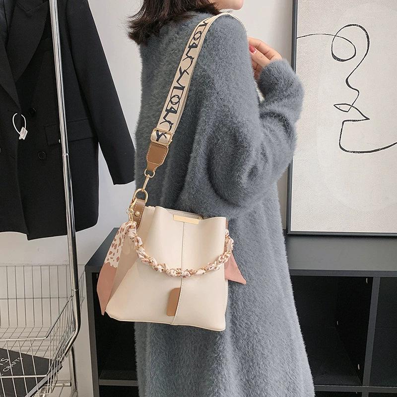 2025 Spring Fashion Women's Large Capacity Textured Crossbody Bucket Bag