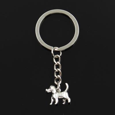 Mode 30 mm Nyckelring Metall Nyckelring Nyckelring Smycken Antik Silver Färg Pläterad Lovely Dog 13x17mm hänge
