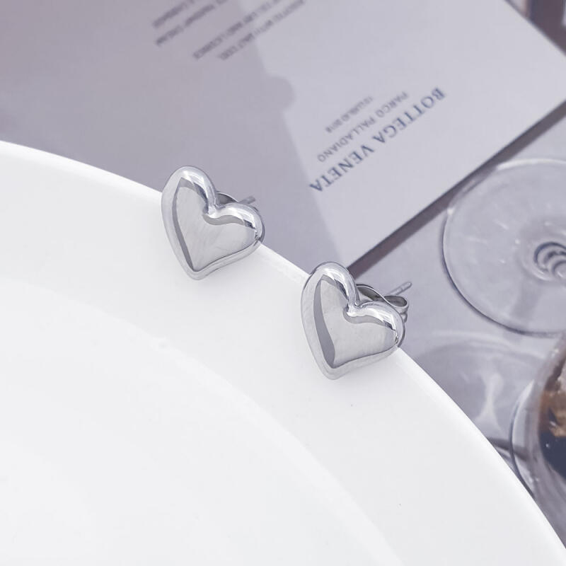 

Surgical steel pointed heart earrings (1 pair)