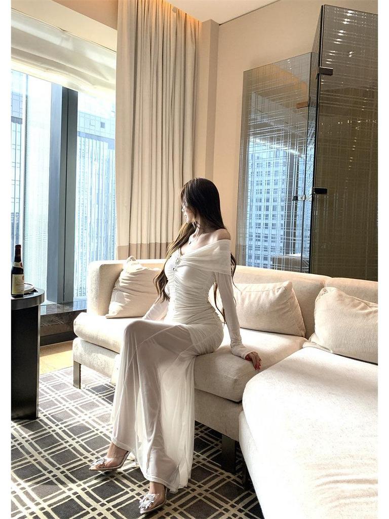 Elegant Mature Women's One-Shoulder Mesh Long-Sleeve Slim Fit Formal Dress 2026