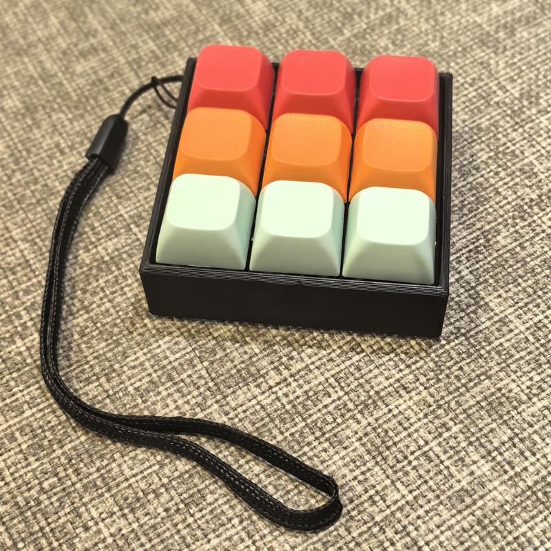 Set Portachiavi Fidget Clicker Tastiera Portatile a 9 Tasti Pulsanti Per Sollievo Sensoriale dallo Stress Ideale Per Ufficio Viaggio Borsa Giocattoli Ciondolo