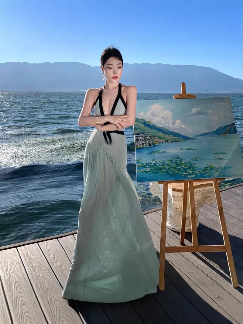 Elegant Mint Green Halter Neck Maxi Dress with Cutout Details Small