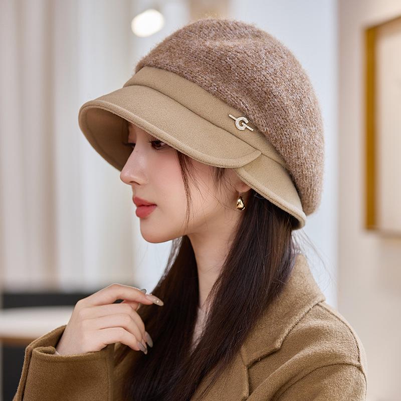 Autumn and Winter Hats for Women's Metal Label Beret Casual Fashion Versatile Painter Hat British Style Warm Hat