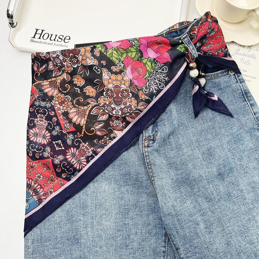 Retro Ethnisch Geschichteter Dreieckiger Seidenschal: Vielseitiger Gürtel, Kopftuch und Taillenaccessoire