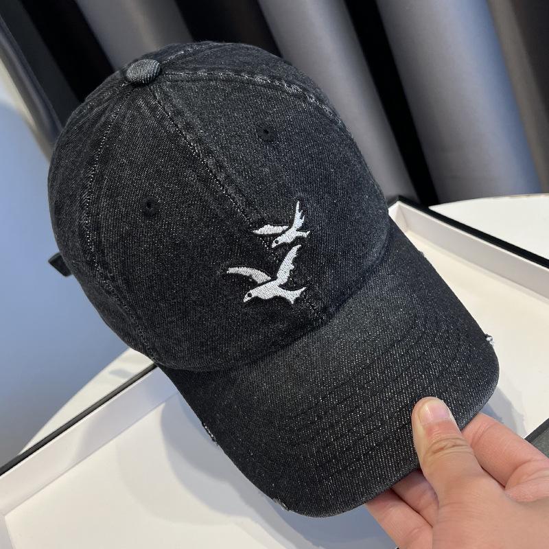 

Increase and deepen the spring and summer wide-brimmed sunshade to show the face, small cowboy peaked cap to show the face, small couple baseball (54-58cm) Adjustable промывают черный