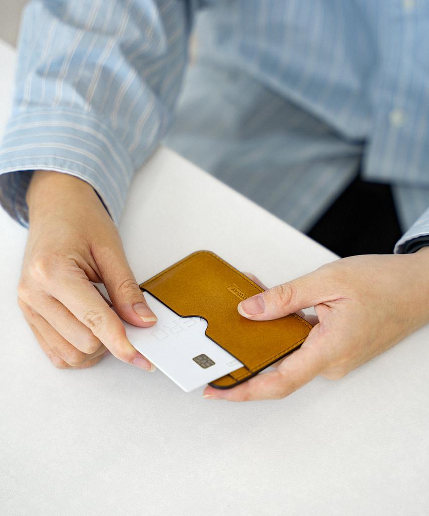 Graygray Italian Pebble Card Holder Bright Camel