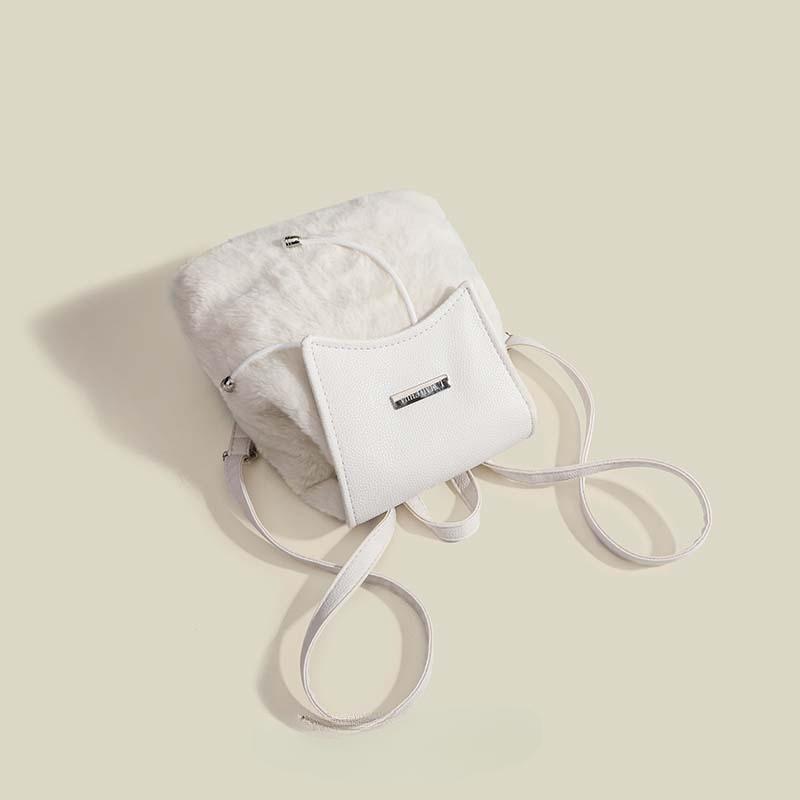 Pelskveske i høst- og vintermote Liten håndbagasjeryggsekk for kvinner