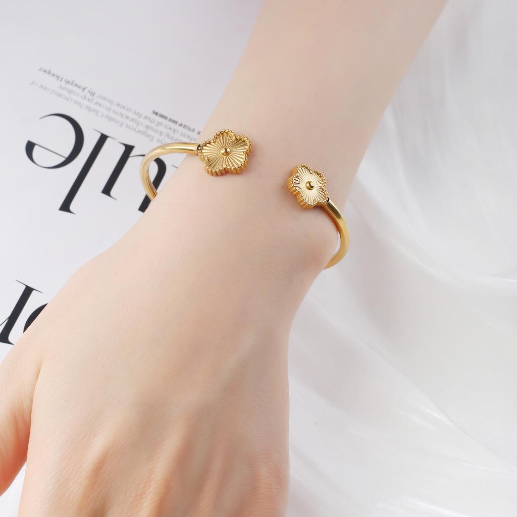 Metal Laser Five Leaf Flower Bracelet Necklace Earrings Zircon Set Classic For Woman Stainless Steel Zircon Daily Wear Clover