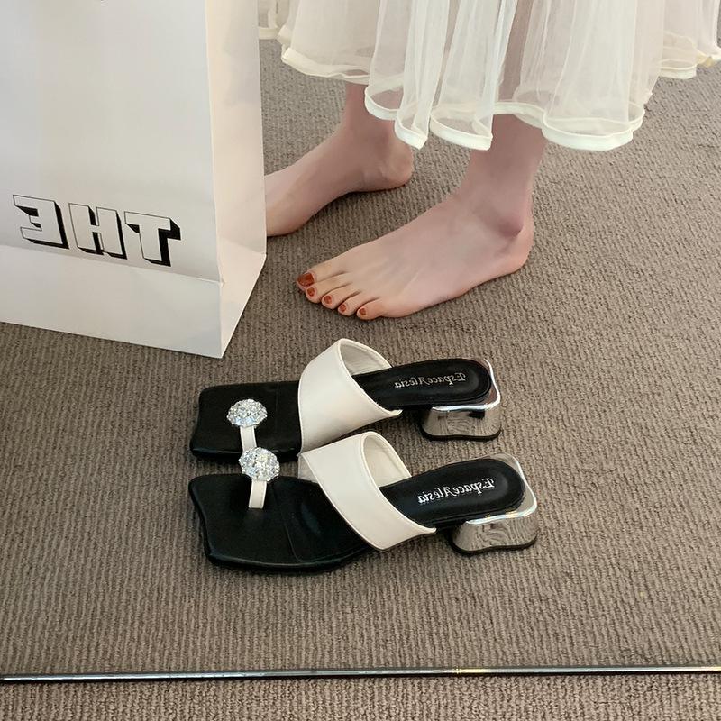 Fashion metal toe slippers women's outer wear spring and summer 2025 new square head thick heel beach square head pinch foot cool slippers