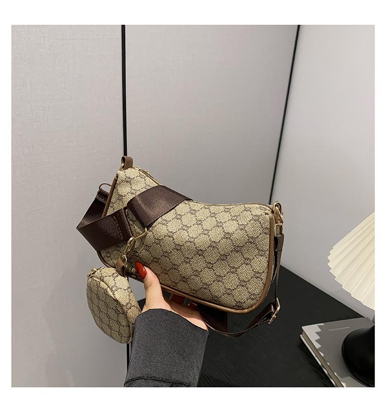 

Ретро принт 2025 новая подушка с набором из двух предметов, на плечо, кроссбоди, повседневная, персонализированная широкополосная сумка-подмышка, маленькая квадратная сумка светло-коричневого