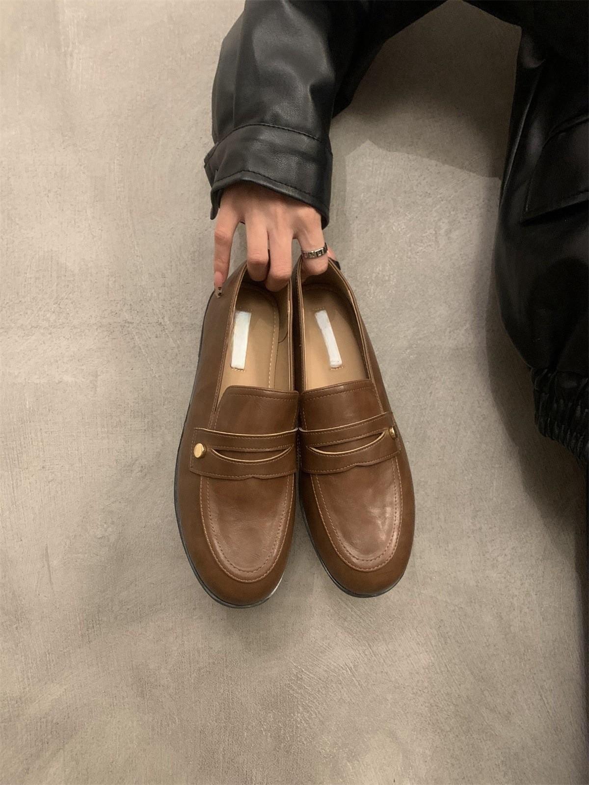 

Retro British style small gold buckle low heel loafer single shoes women s autumn 2025 new commuter one-pedal small leather shoes 39 коричневий