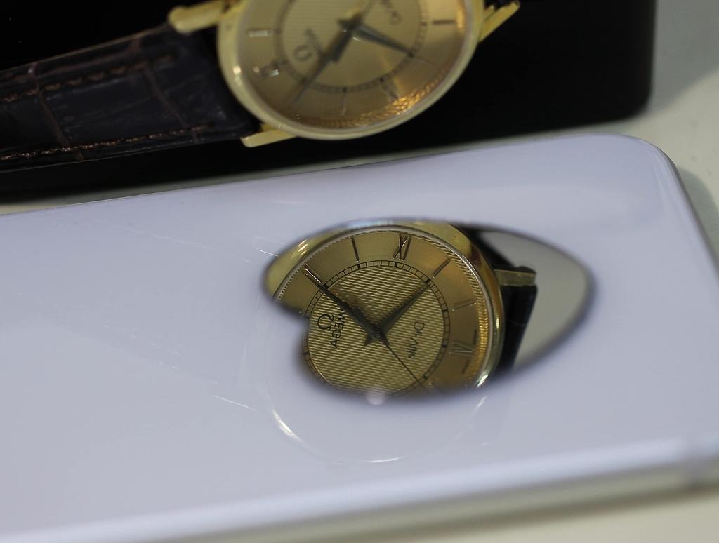 Mirapita HT Smartphone Provides a Sharp Image Mirror, Peel-and-stick, Clear,