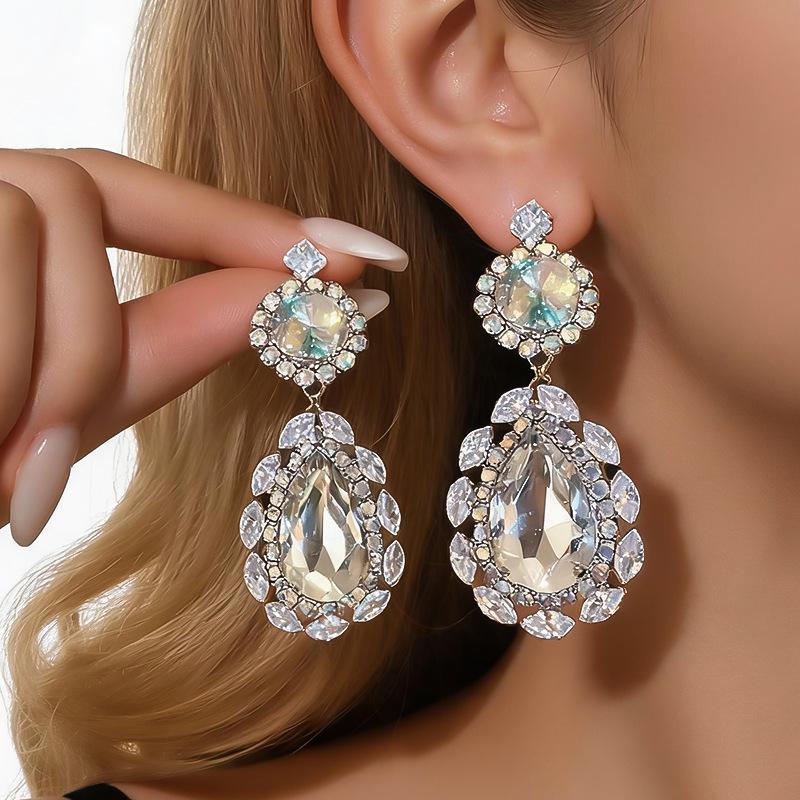 Silver Needle Rhinestone Teardrop Geometric Earrings: Retro & Luxurious Ear Jewelry for Women.