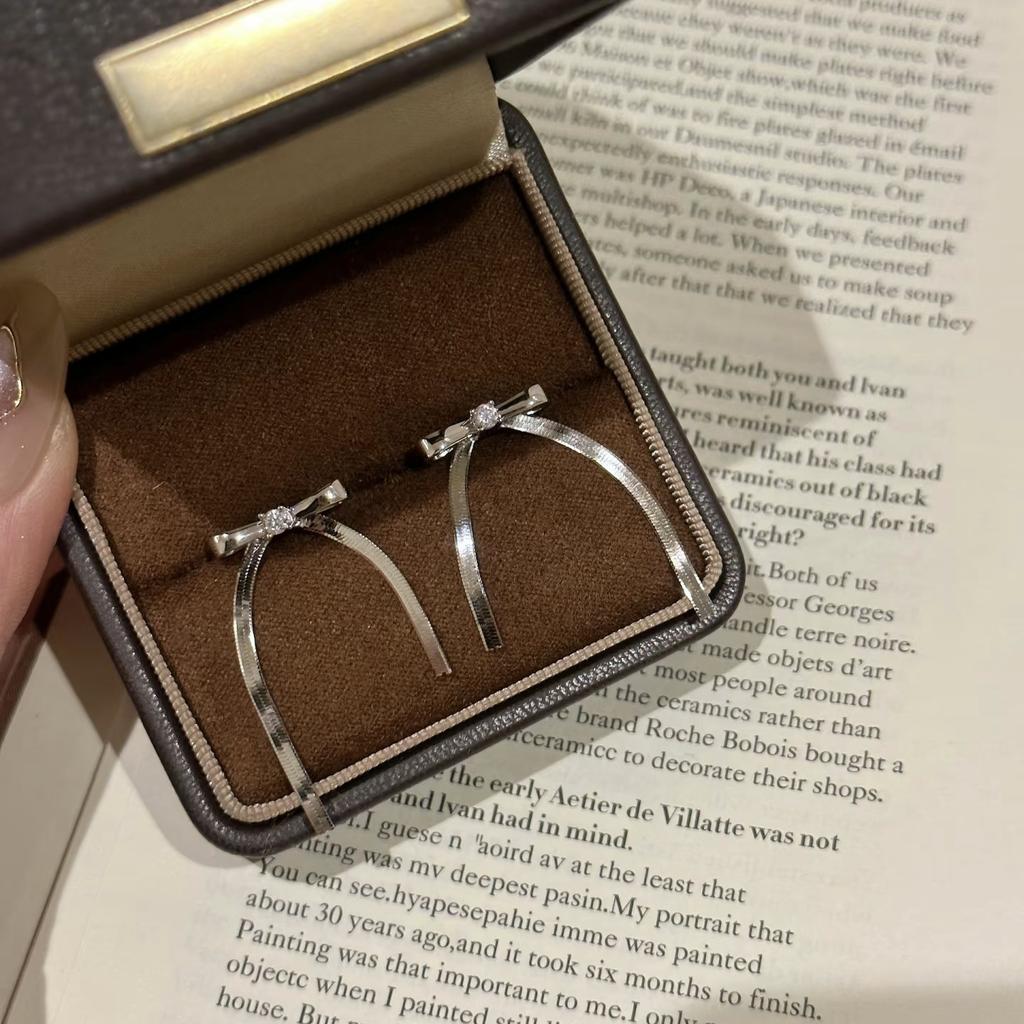 Bow Snake Bone Chain Earrings Small Fresh Sweet Elegant Clavicle Chain Versatile Blade Chain Set