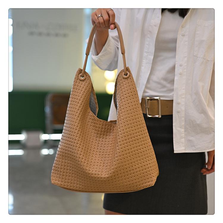 Korean Style Women's Fashion Tote Bag: Trendy, Versatile Shoulder and Commuter Bag for Women and Children