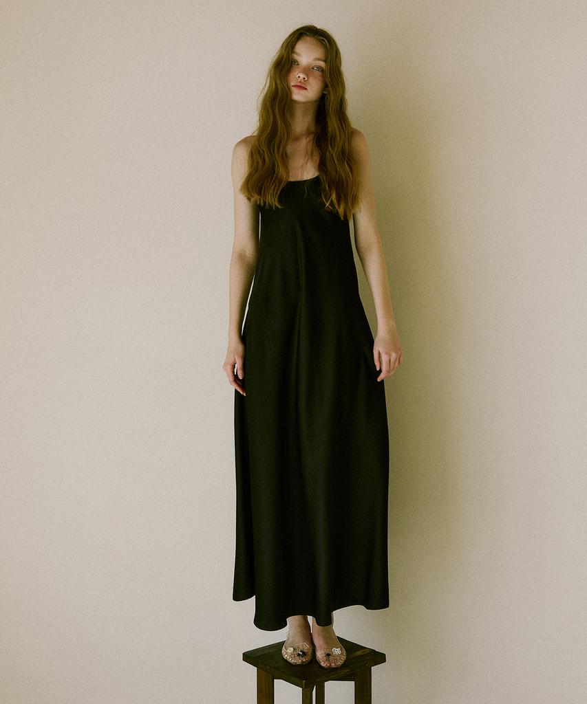 GREENBUTTER Silky U-Neck Dress (Black)