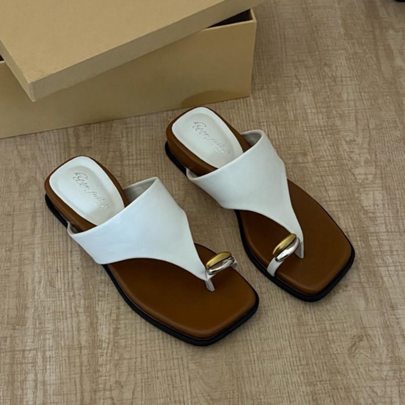 Korean slippers summer 2025 new round head cover toe fashion design sense niche flat sandals women