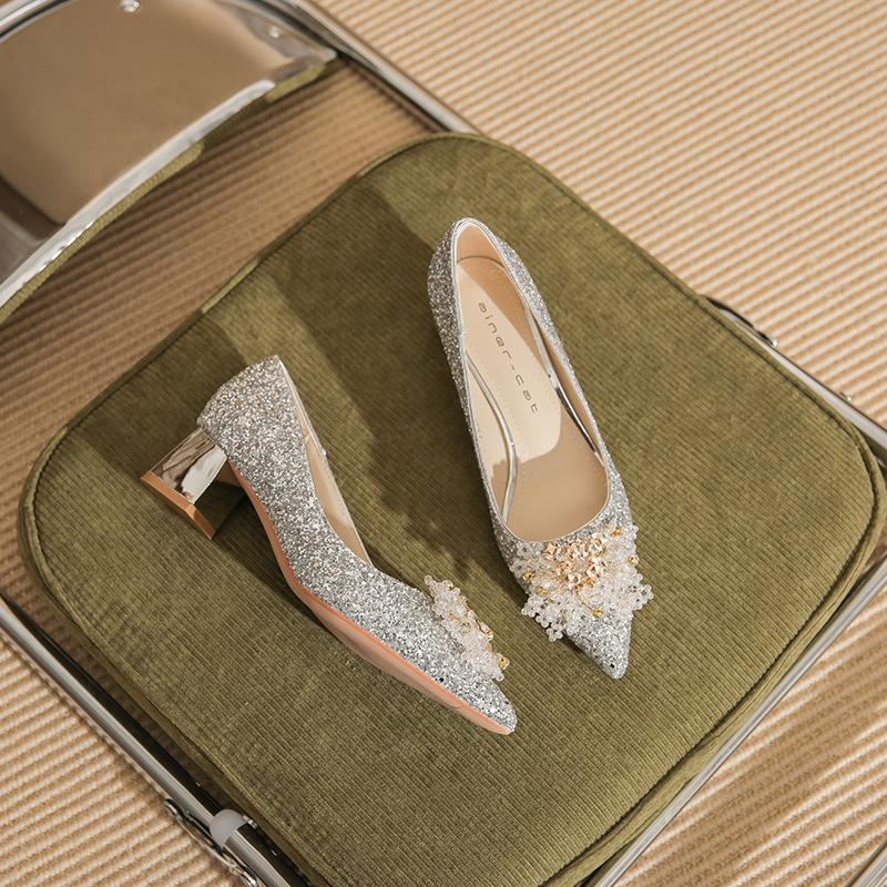 

5306-2 остроносые туфли на высоком каблуке весна 2025 новые французские туфли с пайетками для невесты на свадьбу толстый каблук с открытым вырезом одинарные туфли 39