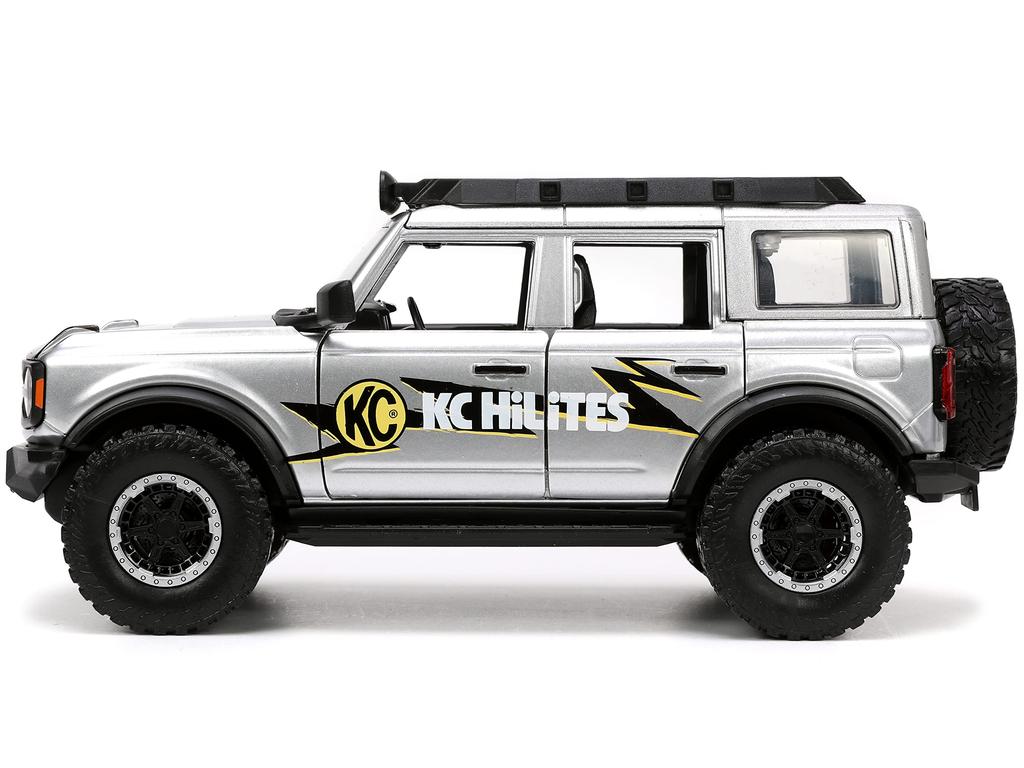 JADATOYS JUST TRUCKS WHEELS 2021 FORD BRONCO KC HILITES Diecast Car 33852 124 w/RACK &