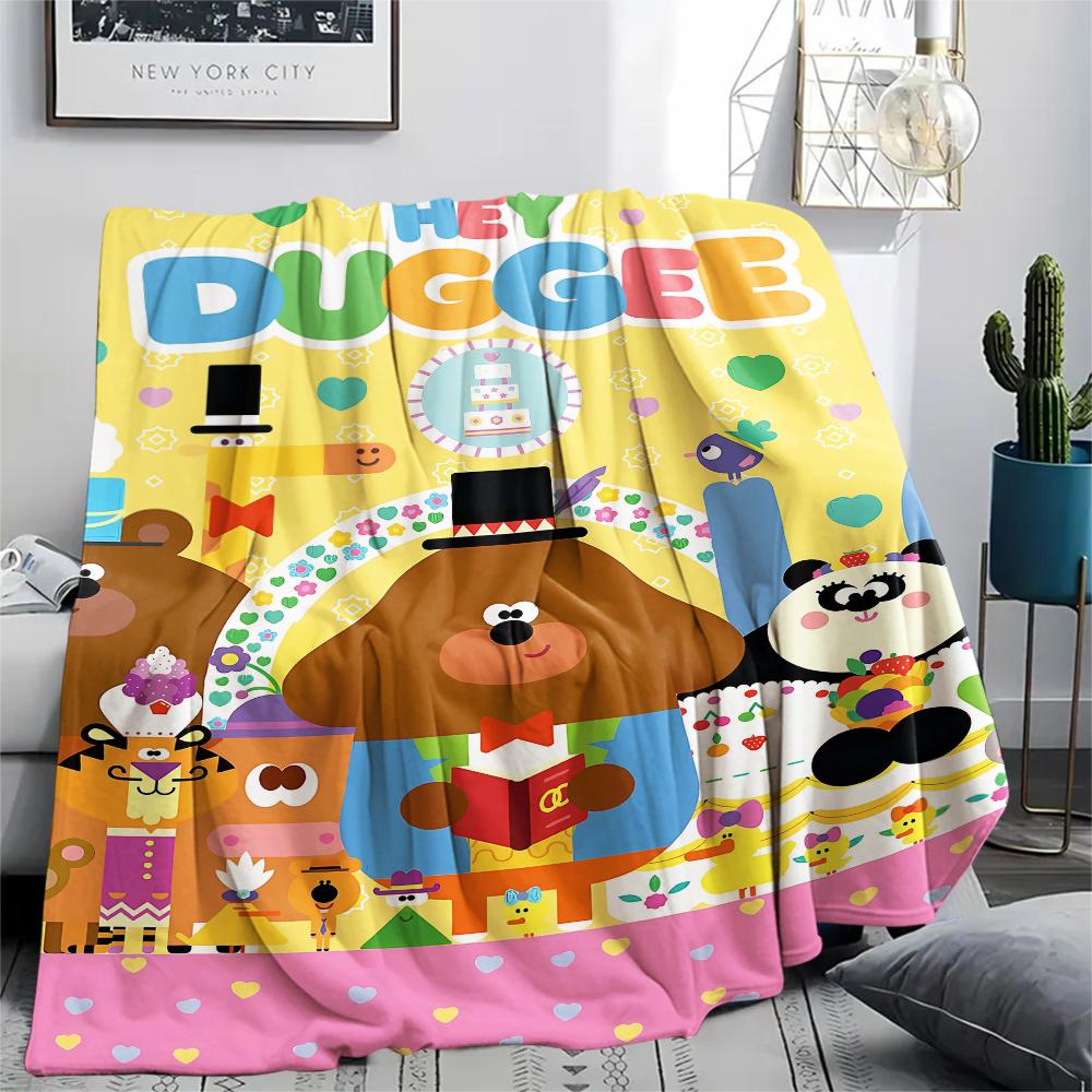 1Pc Doggee Cartoon Print Flannel Blanket, High quality Comfortable for All Seasons, Home Decor, Warmth and Comfort, Perfect for Christmas Gifts