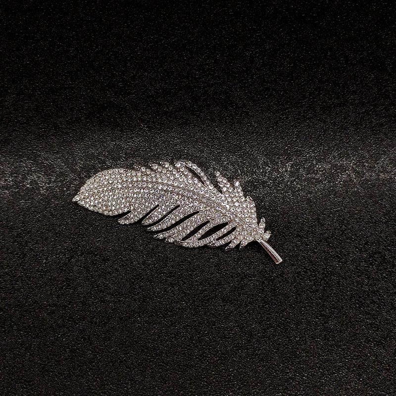 Elegant Vintage Diamond Feather Brooch for Women - Light Luxury Lapel Pin Jewelry