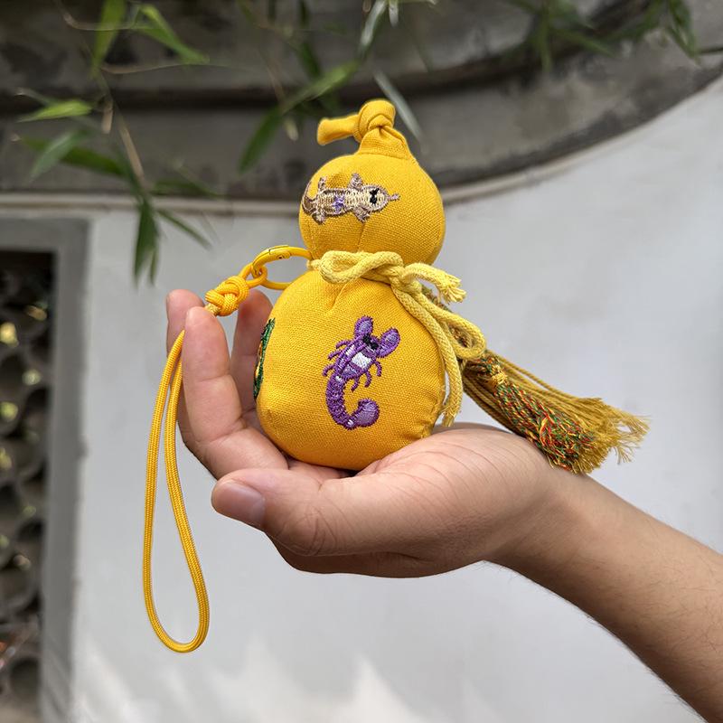 Embroidered Five Poisons Mugwort Sachet Gourd Pendant - Dragon Boat Festival Souvenir Gift
