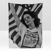 Musik Lana Del Rey Weiche Flanelldecke für Bett Schlafzimmer Sofa Picknick Überwurf Hautfreundlich Atmungsaktiv Geschenk Decke