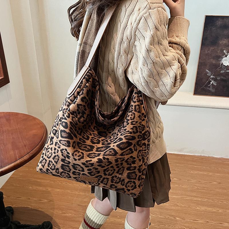 Suede leopard print bag women's 2025 new shoulder bag autumn and winter tote bag large-capacity work commuter women's bag