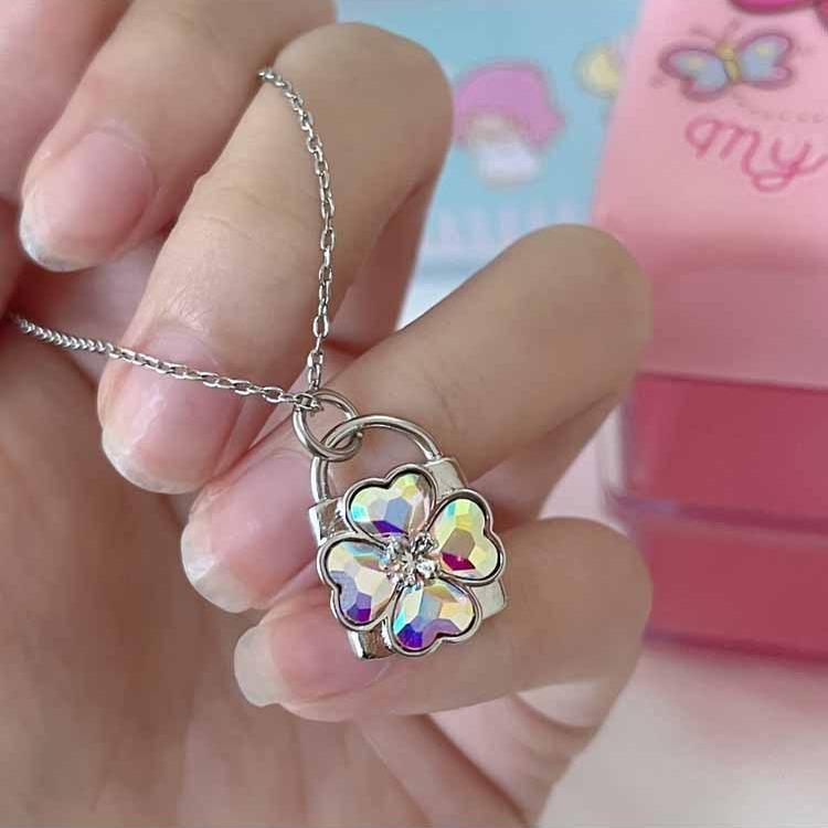 Elegant Heart Lock Necklace with Clavicle Chain - Chic & Versatile Jewelry for Women