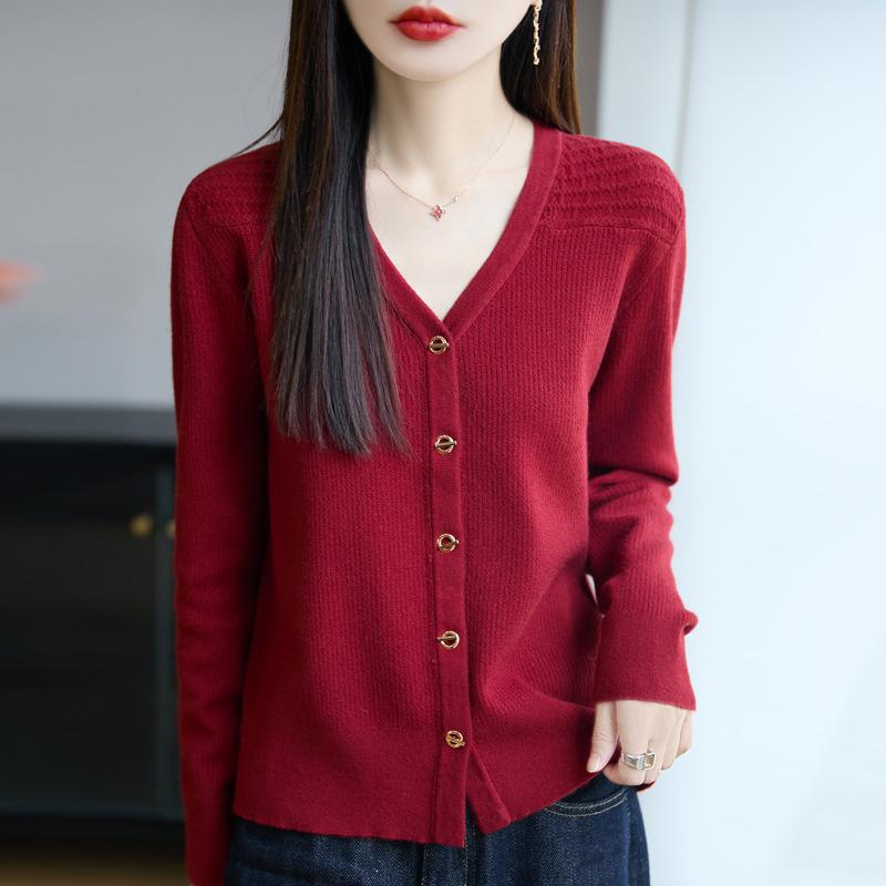 A Versatile, Elegant and Slimming V-neck Long-sleeved Cardigan Sweater for Women, A New Spring and Autumn Knitted Sweater