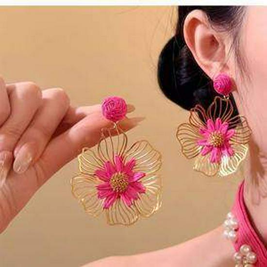 Silver Needle Metal Raffia Flower Stud Earrings - Korean Style, Hollowed-Out, Light Luxury, High-End Versatile Accessories for Women