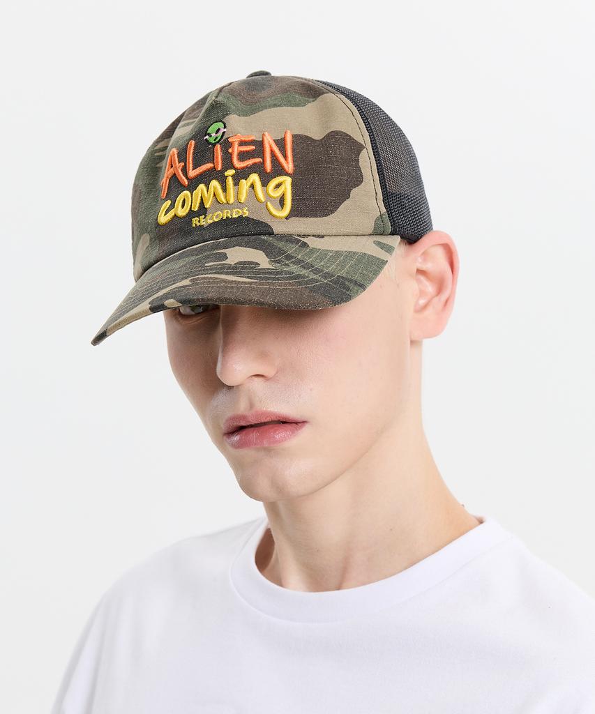 HOODHOOD Alien Coming Camo Trucker Cap Khaki