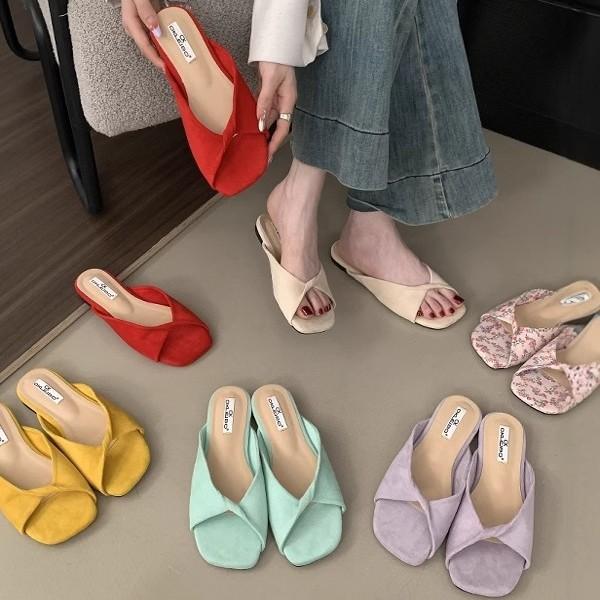 Spring and summer 2025 new retro low-heeled cool slippers women's open-toed soft-soled French one-word fashion shoes
